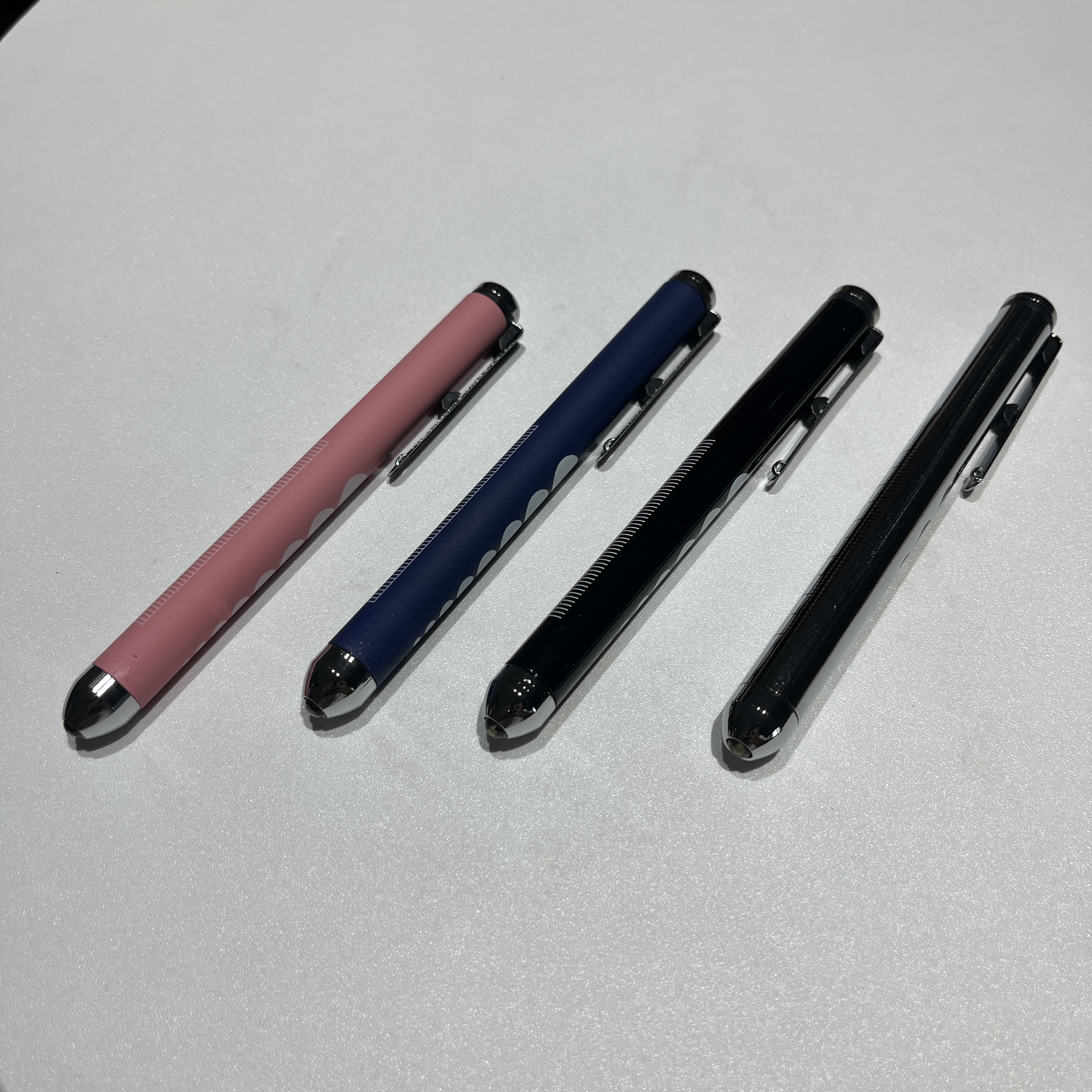 SW-PL50 قلم صغير من سبائك الألومنيوم أصفر أبيض ضوء ممرضة LED Penlight قابل لإعادة الاستخدام مقياس التلميذ فحص مصباح يدوي صغير محمول